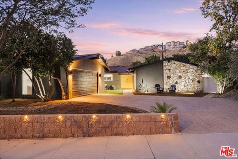 Photo of 22649 Mulholland Drive, Woodland Hills, CA 91364 (MLS # 26852717)
