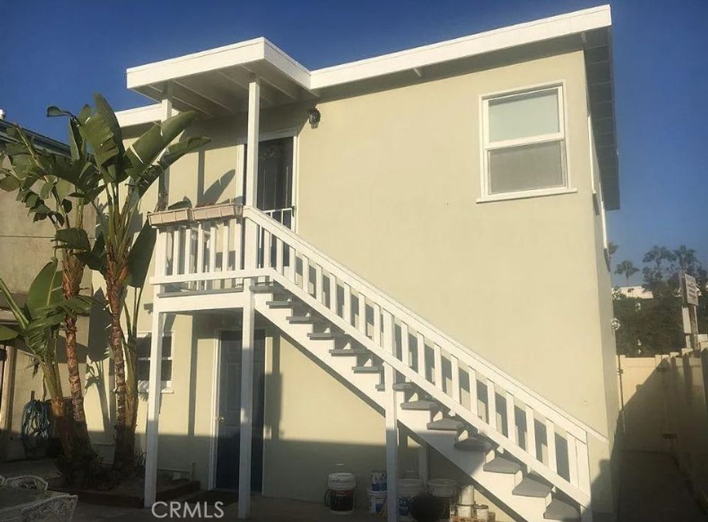 Photo of 522 Clubhouse Avenue #1/2, Newport Beach, CA 92663 (MLS # NP25271023)