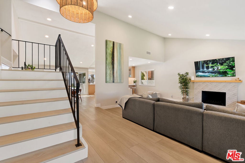 25401 Champlain Road, Laguna Hills CA 92653 - Photo 14