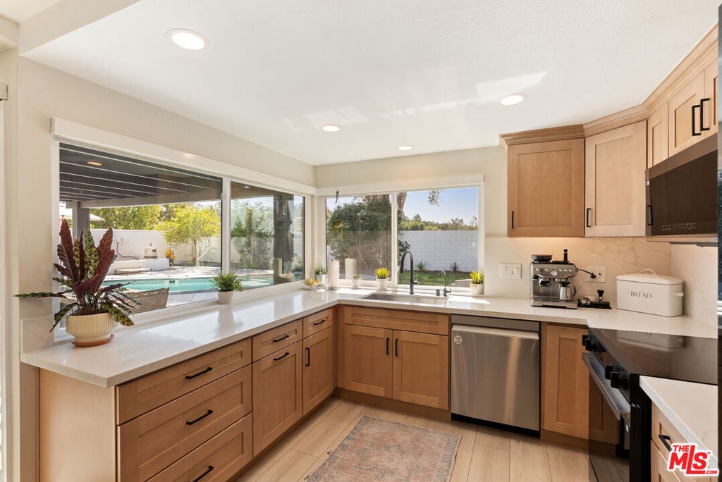 25401 Champlain Road, Laguna Hills CA 92653 - Photo 6