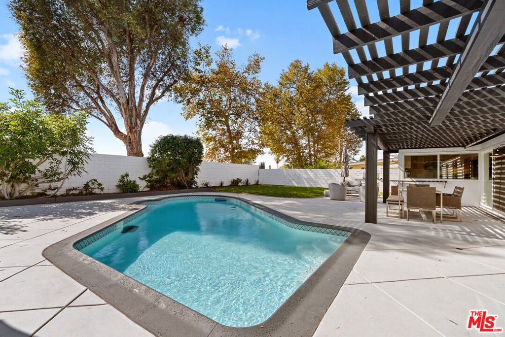 25401 Champlain Road, Laguna Hills CA 92653 - Photo 20