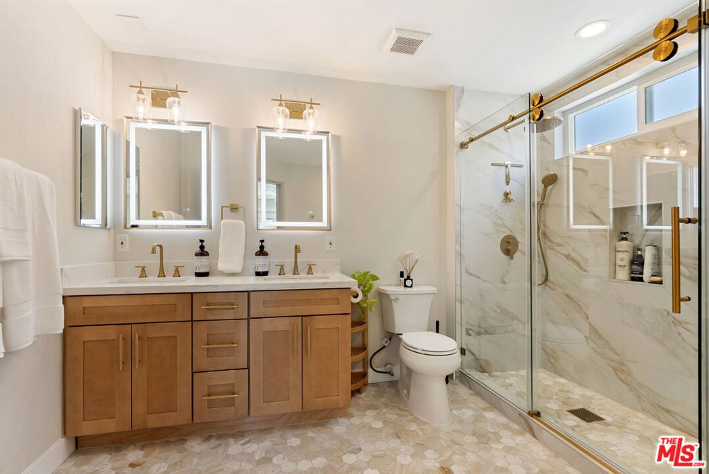 25401 Champlain Road, Laguna Hills CA 92653 - Photo 13