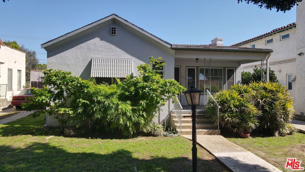 Photo of 917 Princeton Street, Santa Monica, CA 90403 (MLS # 26664375)