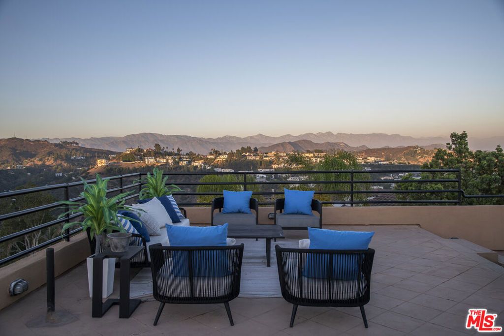 Photo of 2125 Kew Drive, Los Angeles, CA 90046 (MLS # 25612501)