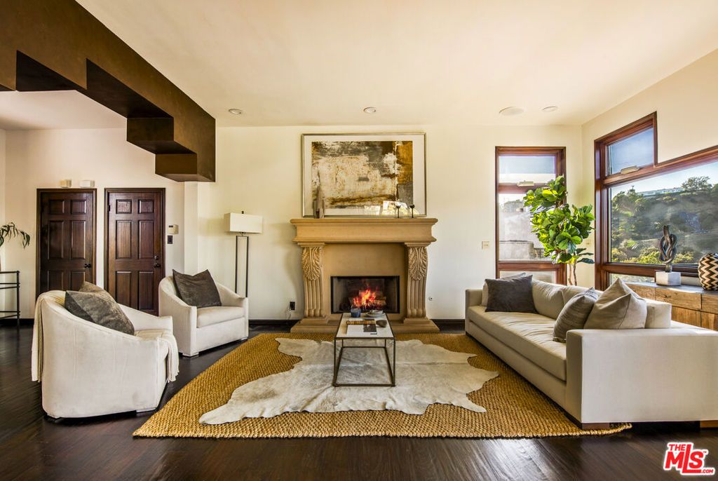 Photo of 2125 Kew Drive, Los Angeles, CA 90046 (MLS # 25612501)