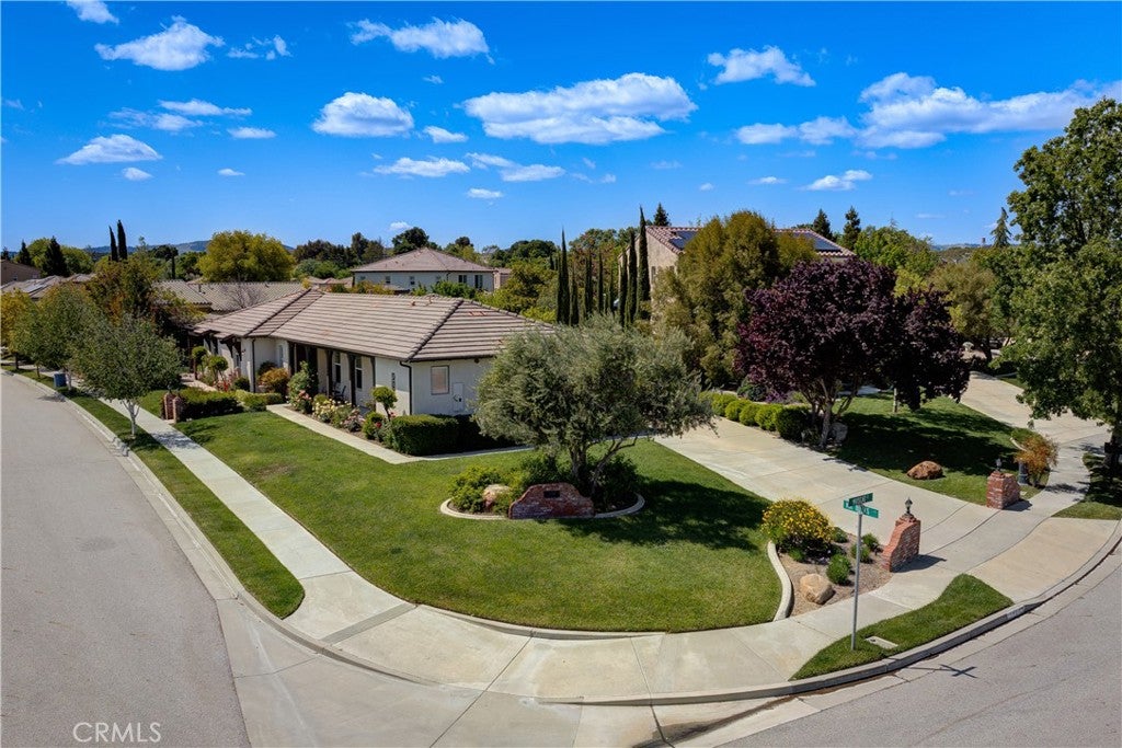 1090 Muscat Court