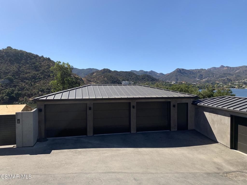 844 Lake Sherwood Drive