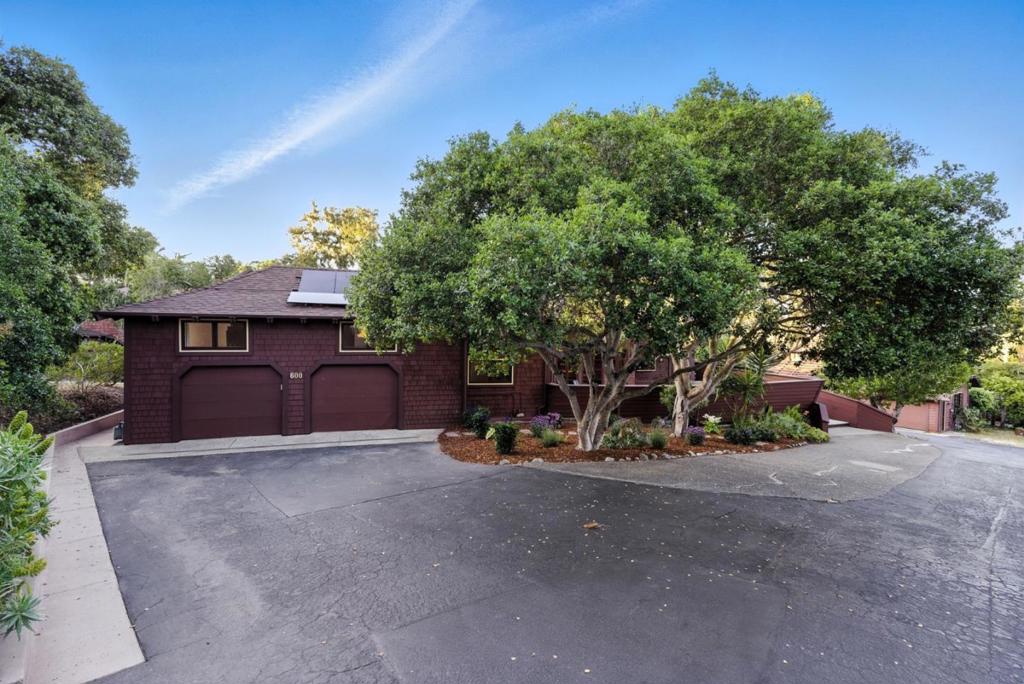 Properties 2 600 Martin Street