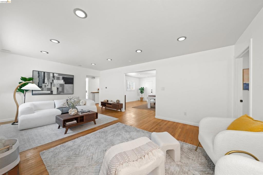 4833 Shetland Ave.