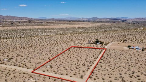 Photo of 888 Lucky Lane, Landers, CA 92285 (MLS # JT25223316) Photo of 888 Lucky Lane, Landers, CA 92285 (MLS # JT25223316)