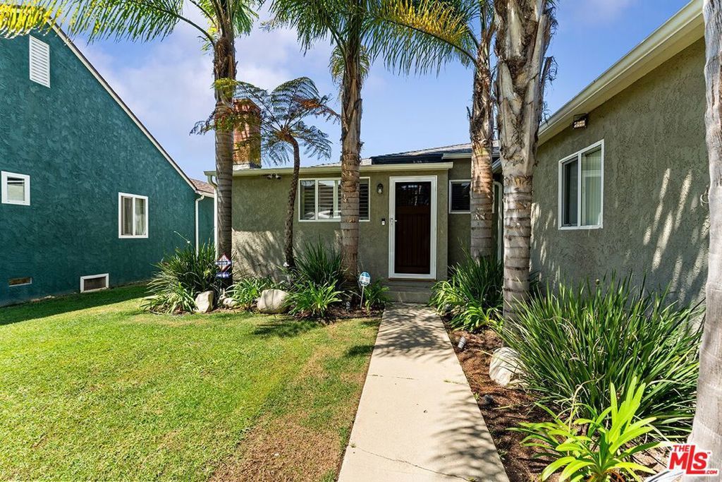 Photo of 3959 Globe Avenue, Culver City, CA 90230 (MLS # 25566191)