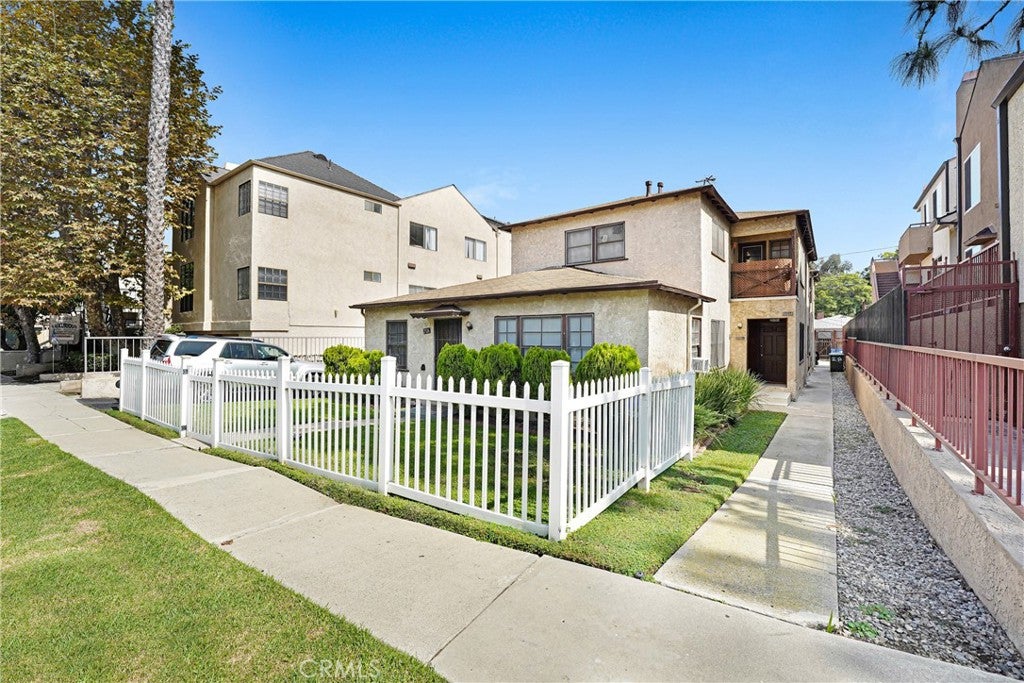 2526 S Centinela Avenue