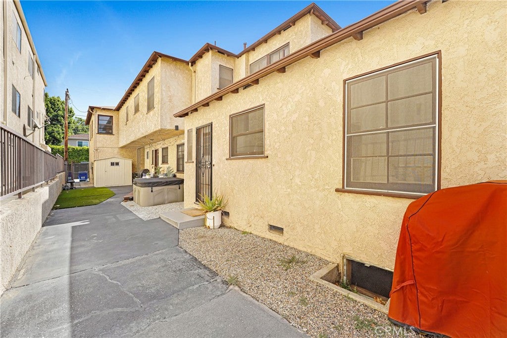 2526 S Centinela Avenue