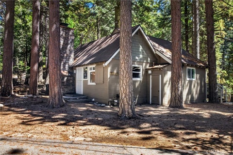 Photo of 27917 Squirrel Lane, Lake Arrowhead, CA 92352 (MLS # IV26205359)