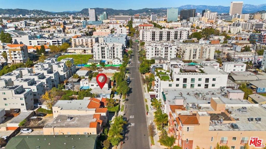 Photo of 1121 S Serrano Avenue, Los Angeles, CA 90006 (MLS # 26646045)