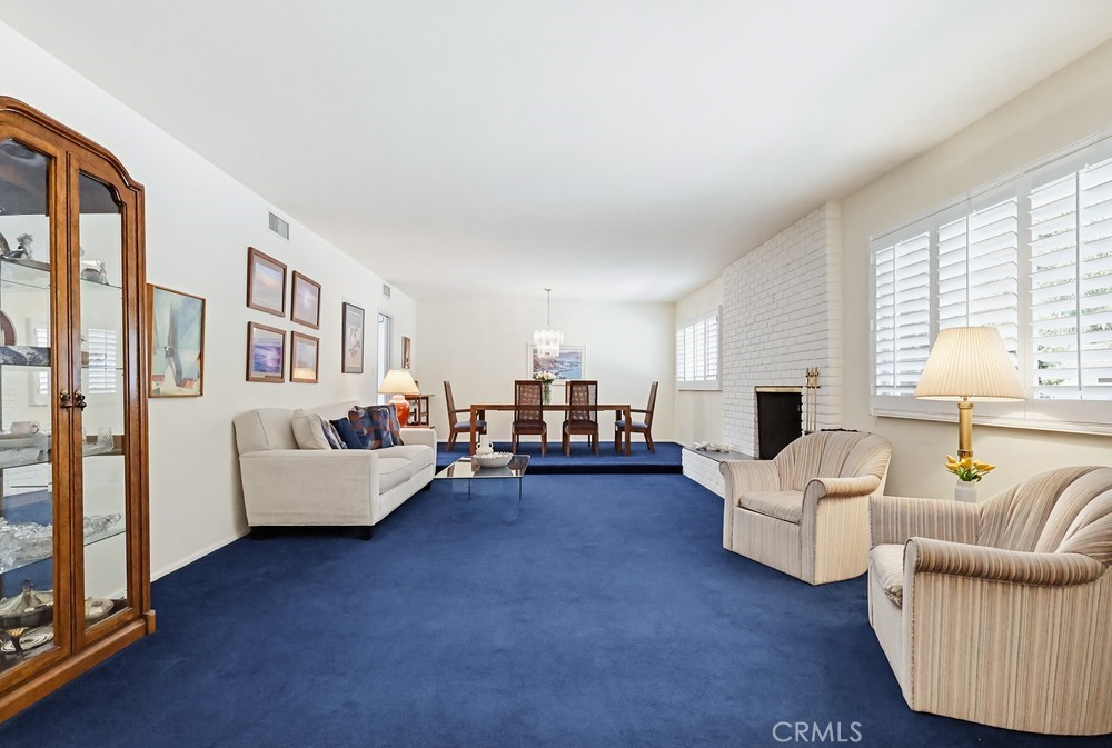 5728 Larryan