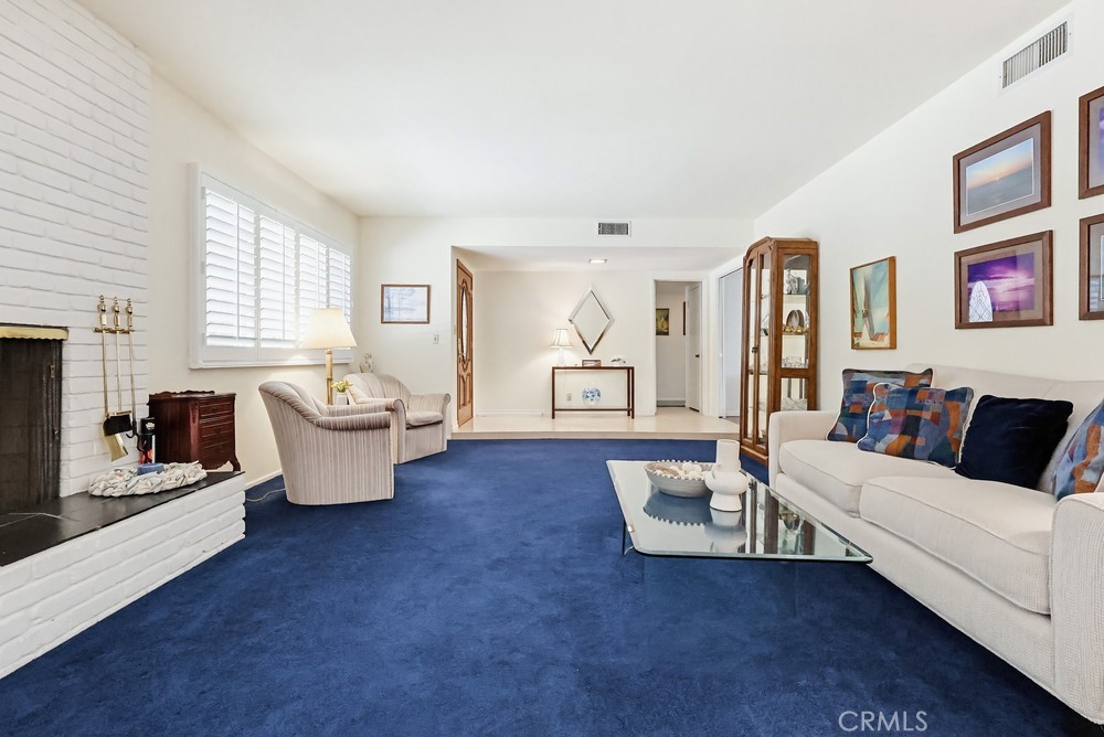 5728 Larryan