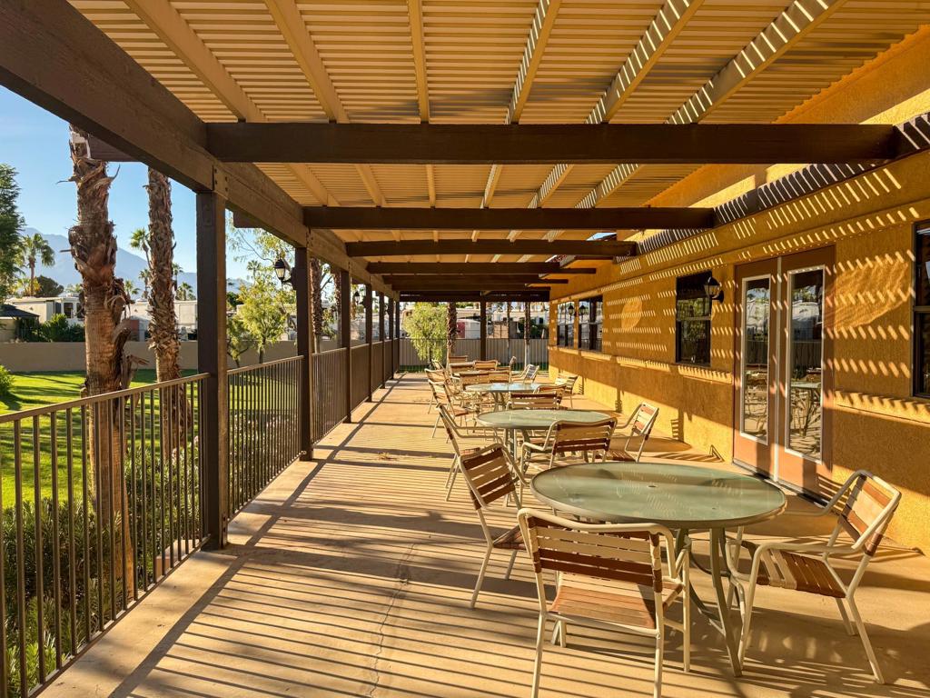 Desert Shadows Rv Re - Manufactured In Park