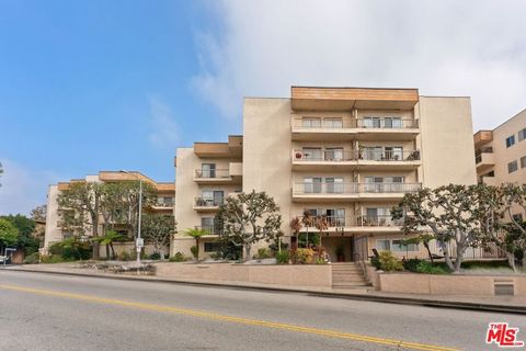 Photo of 612 S Barrington Avenue #317, Los Angeles, CA 90049 (MLS # 25614433)