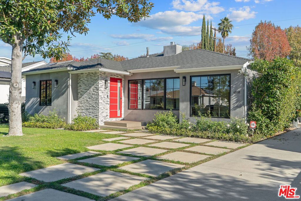 Photo of 4518 Varna Avenue, Sherman Oaks, CA 91423 (MLS # 26636217)