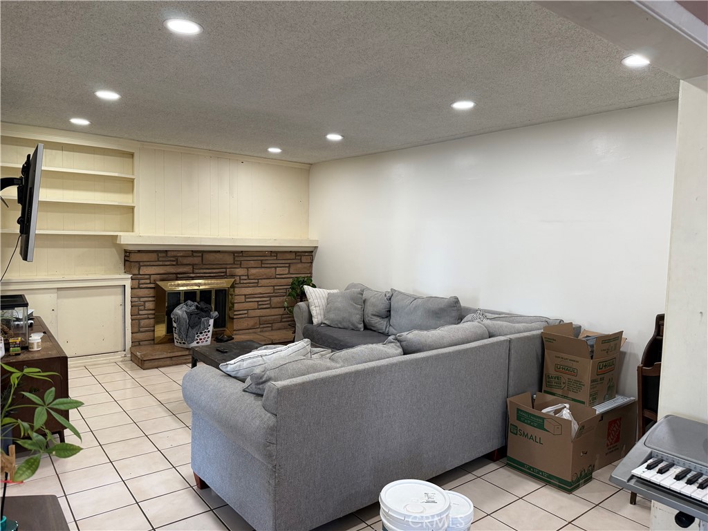 1507 Lovering Avenue