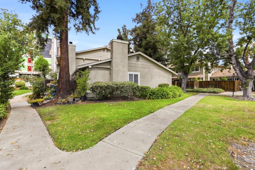 2937 Rose Avenue