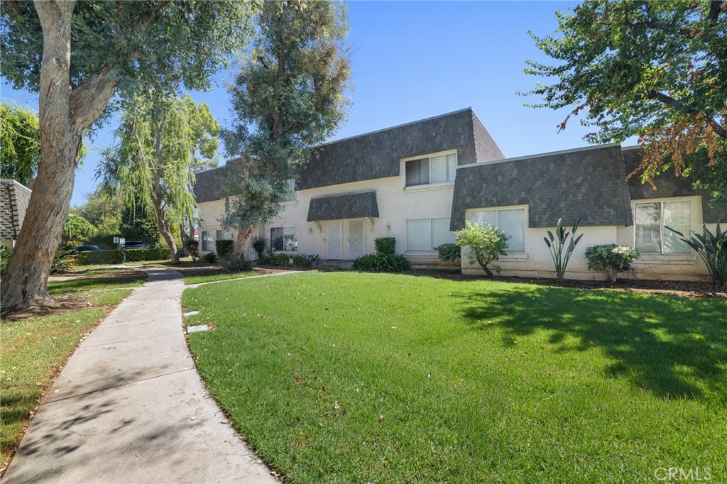 Welcome to 6511 Wystone Ave #4, a spacious and inviting townhome in the heart of Reseda. This well-designed residence offers 3 bedrooms, 2 bathrooms, and 1,269 sqft of comfortable living space tailored for today’s lifestyle. The open living area flows seamlessly into the dining space and kitchen, complete with ample cabinetry and counter space. Upstairs, the generously sized bedrooms provide versatility for family, guests, or even a home office. Outside, a large private patio offers the perfect setting for entertaining or unwinding, with the added convenience of a two-car private garage just steps away and accessible directly from the patio. Beyond the interior, this community offers desirable amenities that enhance everyday living, including a sparkling pool for warm summer days and a tennis court for recreation and fitness. The well-kept grounds add to the sense of tranquility and neighborhood charm. Situated in a convenient Reseda location, this home is just minutes away from shopping centers, local dining options, schools, and major freeways, providing easy access to the greater Los Angeles area. Combining comfort, community, and convenience, this townhome is a fantastic opportunity to own a home with great value and lifestyle perks in the San Fernando Valley.