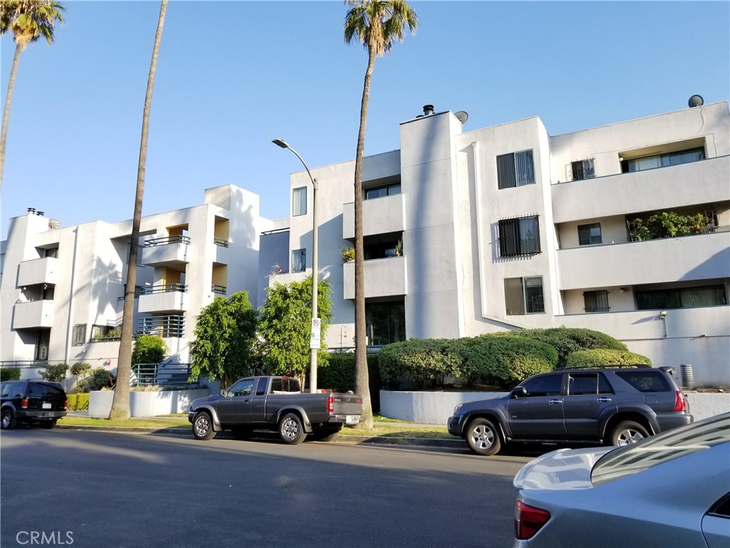 Enjoy comfort and convenience in this beautifully updated 3 bedroom,2 bathroom condominium located just one block from city hall in the heart of the city this home is ready to move in now, freshly , painted interior creating a bright and welcoming atmosphere. the spacious living room includes a cozy fire place and open private balcony accessible from living room and bedroom perfect for leaxing.kitchen has 4 burnerstove,brand new dishwasher.
additional include in washer and dryer inside of unit.has 2 tandem parking space.one xtra storage room in the building outside of the unit.Every applicant over 18 need to fill out their own application.
