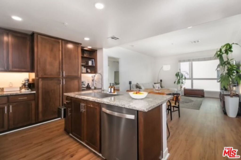 21301 Erwin Street 414