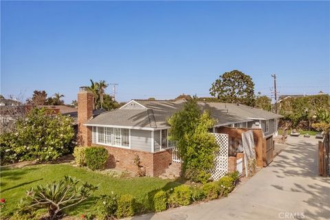 Photo of 370 E 19th St, Costa Mesa, CA 92627 (MLS # OC25256397)