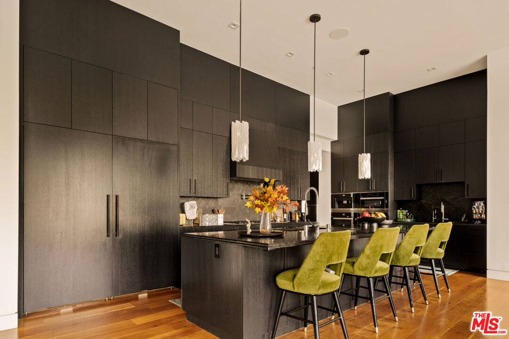 1723 Rising Glen Road