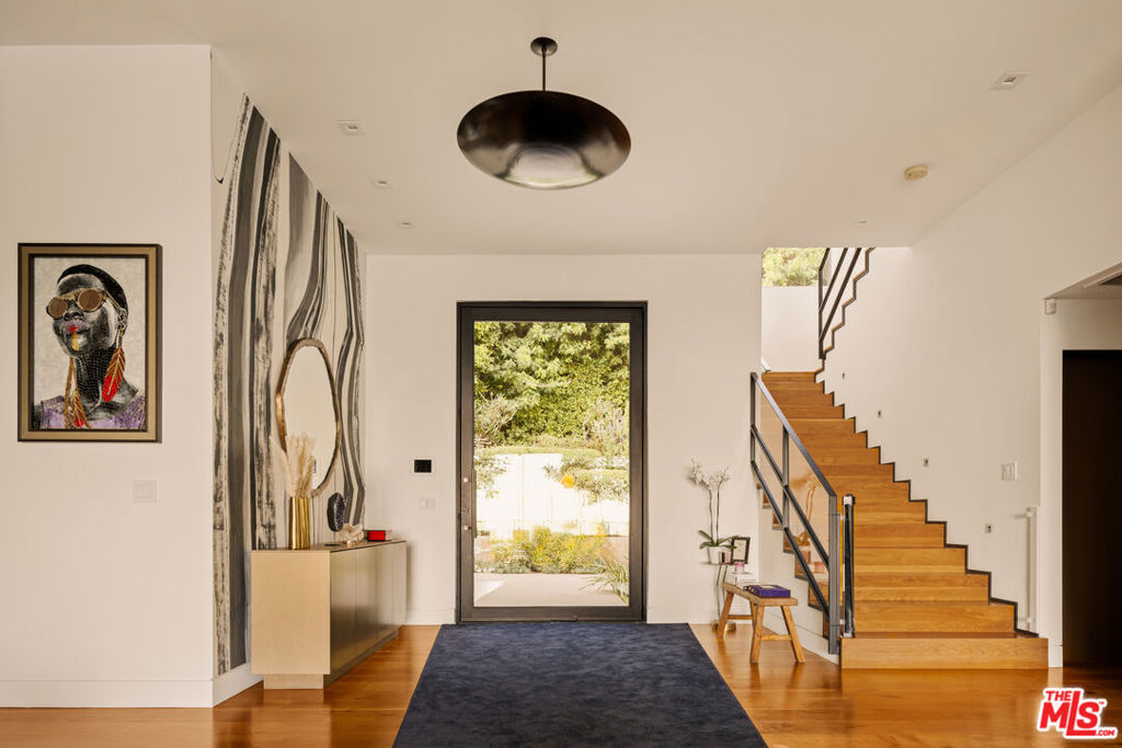 1723 Rising Glen Road