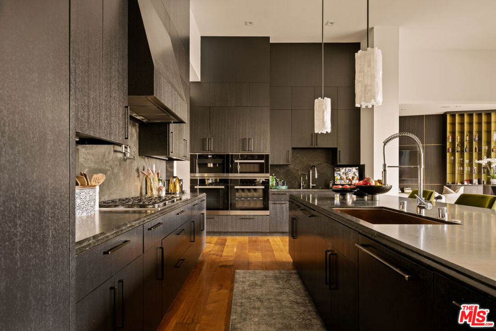 1723 Rising Glen Road