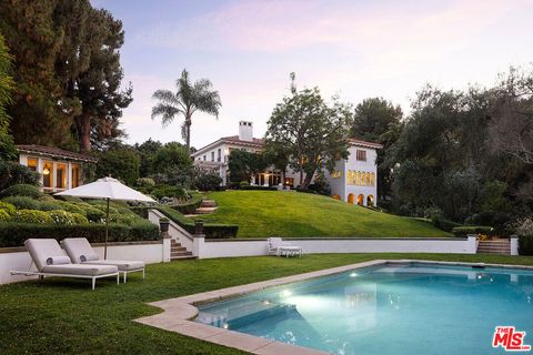 Photo of 2000 De Mille Drive, Los Angeles, CA 90027 (MLS # 26828457)