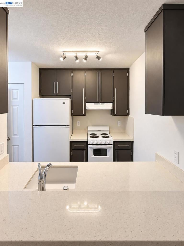 Properties 2 29621 Red Oak Ct 3