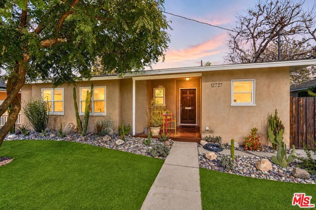 Photo of 12727 La Maida Street, Valley Village, CA 91607 (MLS # 26839831)