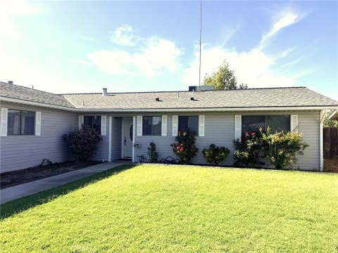 Photo of 33 E Wallis AVE, Gustine, CA 95322 (MLS # MC26168567)