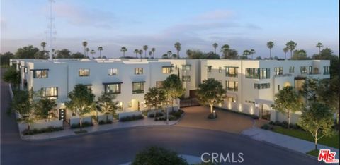 Photo of 2913 Exposition Place #2, Los Angeles, CA 90018 (MLS # 26663543)