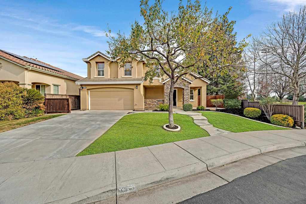 4726 Dandelion Loop