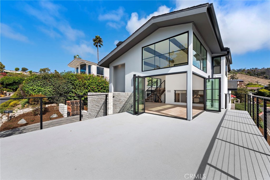 980 Meadowlark Lane
