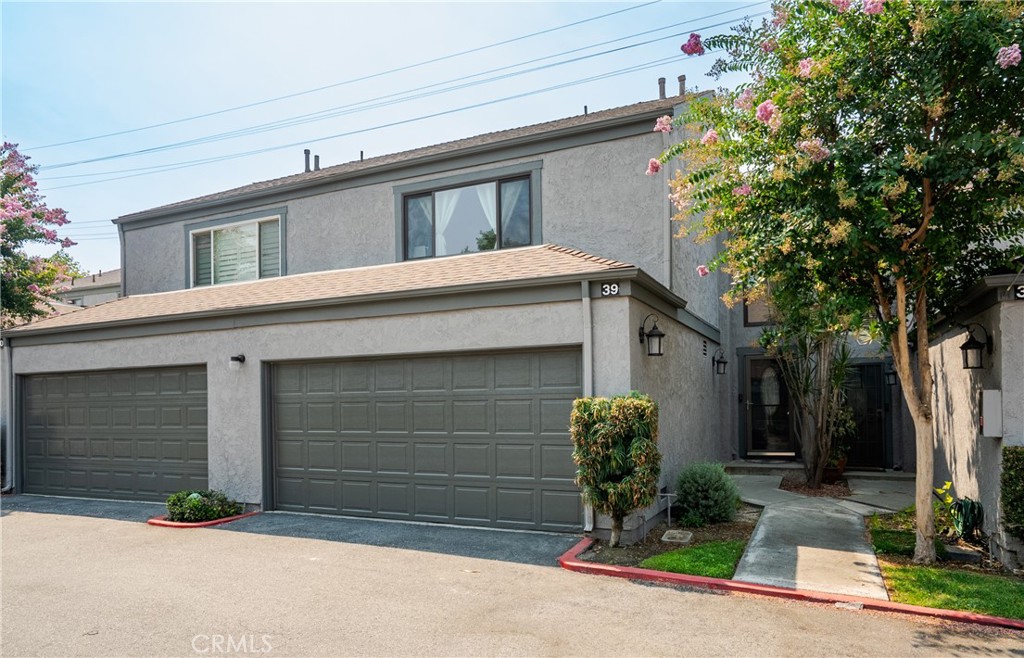 Stylish 3-Bedroom, 3-Bath Condo in Prime Azusa Location
543 E Arrow Hwy #39 – a great location and spacious 3-bedroom, 3-bath condo right in the middle of everything Azusa has to offer. Whether you're looking for your first home, a great spot for your family, or a place close to school, this one checks all the boxes. Inside, you'll find a comfy living room perfect for relaxing or hanging out with friends, plus a bright and practical kitchen. Upstairs, there are three good-sized bedrooms, including a primary suite with its own private bathroom. Each room has plenty of natural light and great closet space.
The condo is part of a clean, quiet community with a sparkling pool, guest parking, and peaceful green areas to enjoy. It’s close to schools, parks, Azusa Pacific University, Citrus College, shopping, restaurants, and the Metro Gold Line – so getting around town or into L.A. is super easy.
If you're looking for a move-in-ready home in a convenient location, this one’s definitely worth checking out!