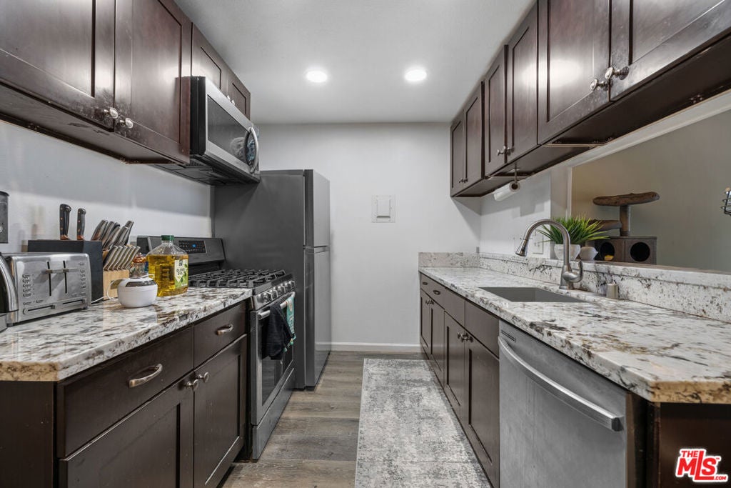 6351 Riverside Drive 22