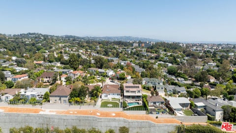 Photo of 359 Dalkeith Avenue, Los Angeles, CA 90049 (MLS # 26986455)