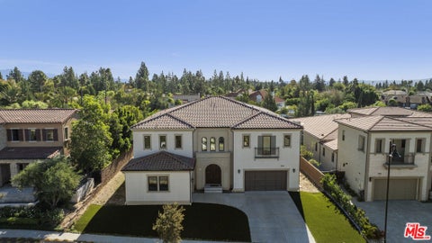 Photo of 11010 Sweetwater Court, Chatsworth, CA 91311 (MLS # 26103500)