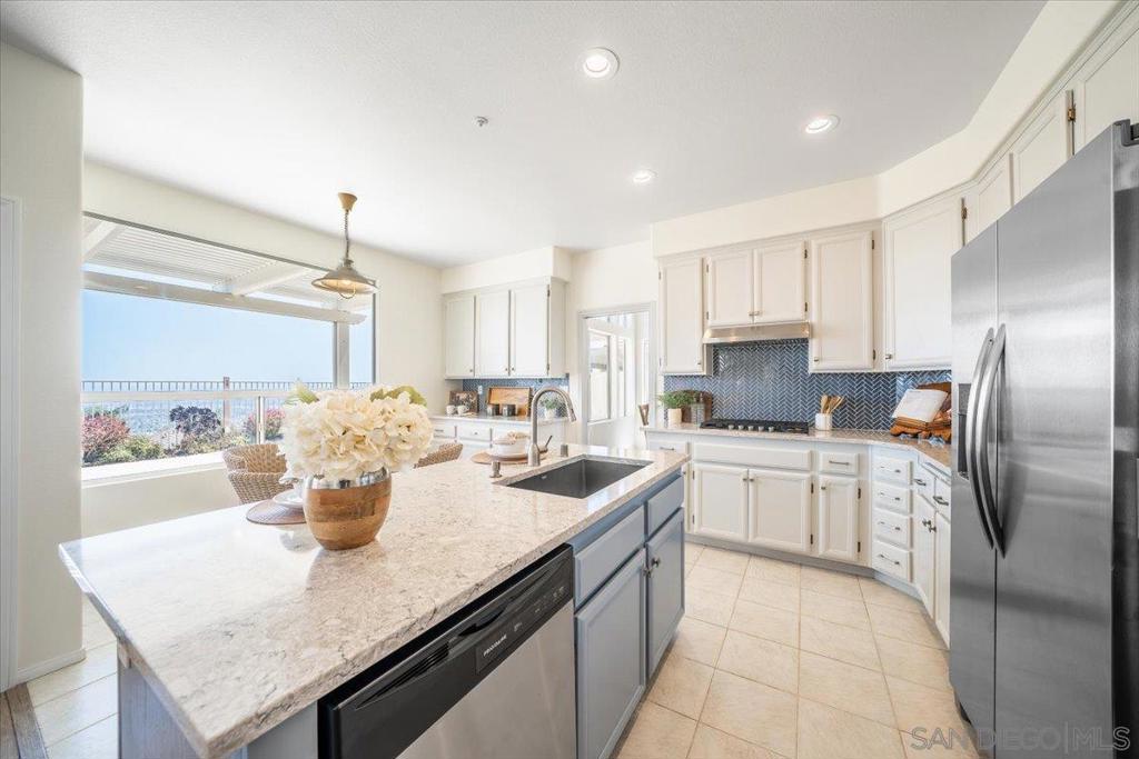 2283 Rock View Glen