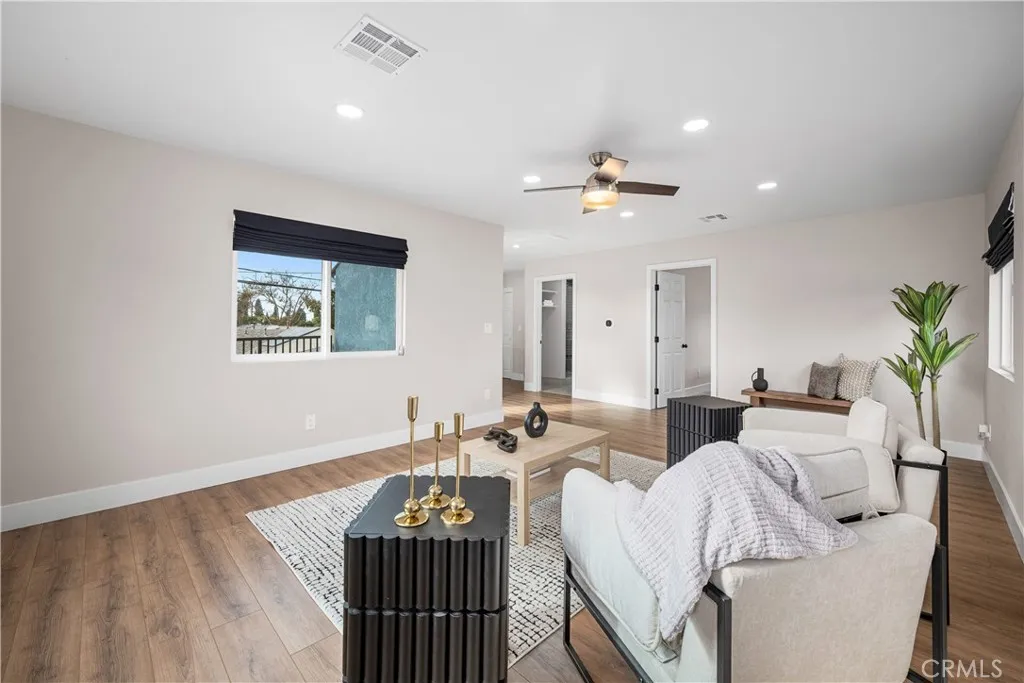 Lakewood, California 90713, United States, 4 Bedrooms Bedrooms, ,3 BathroomsBathrooms,Residential,Active,244620