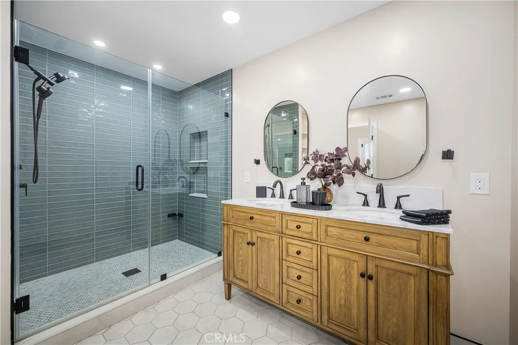 Lakewood, California 90713, United States, 4 Bedrooms Bedrooms, ,3 BathroomsBathrooms,Residential,Active,244620