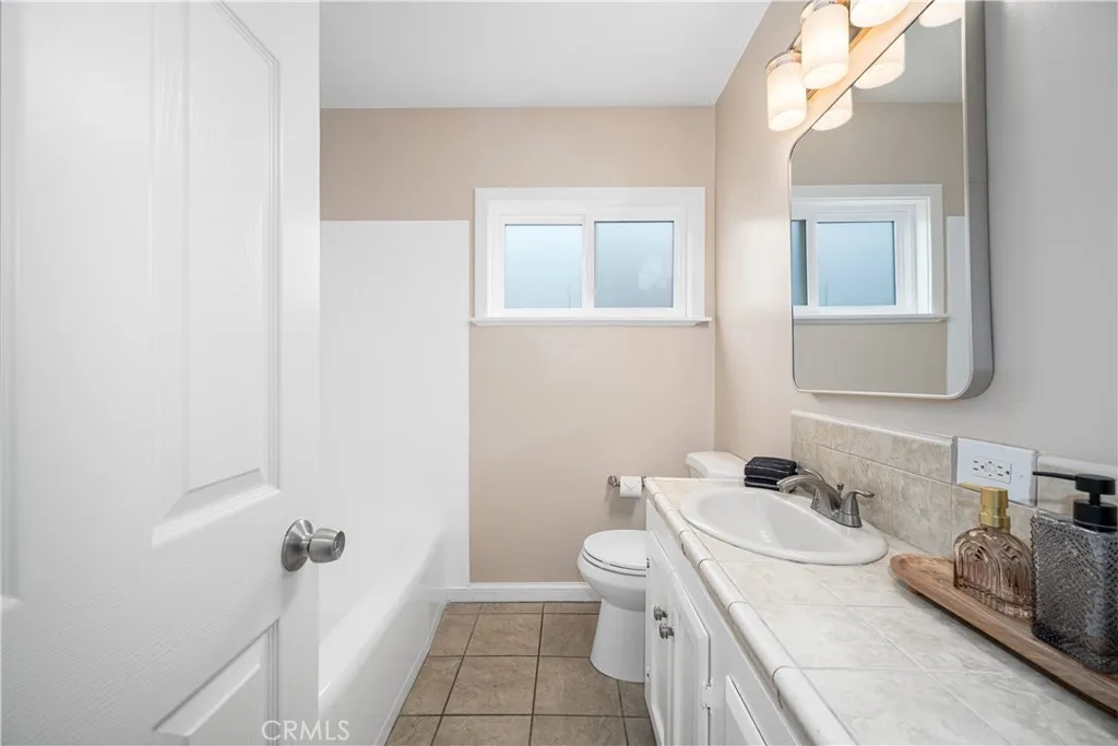 Lakewood, California 90713, United States, 4 Bedrooms Bedrooms, ,3 BathroomsBathrooms,Residential,Active,244620