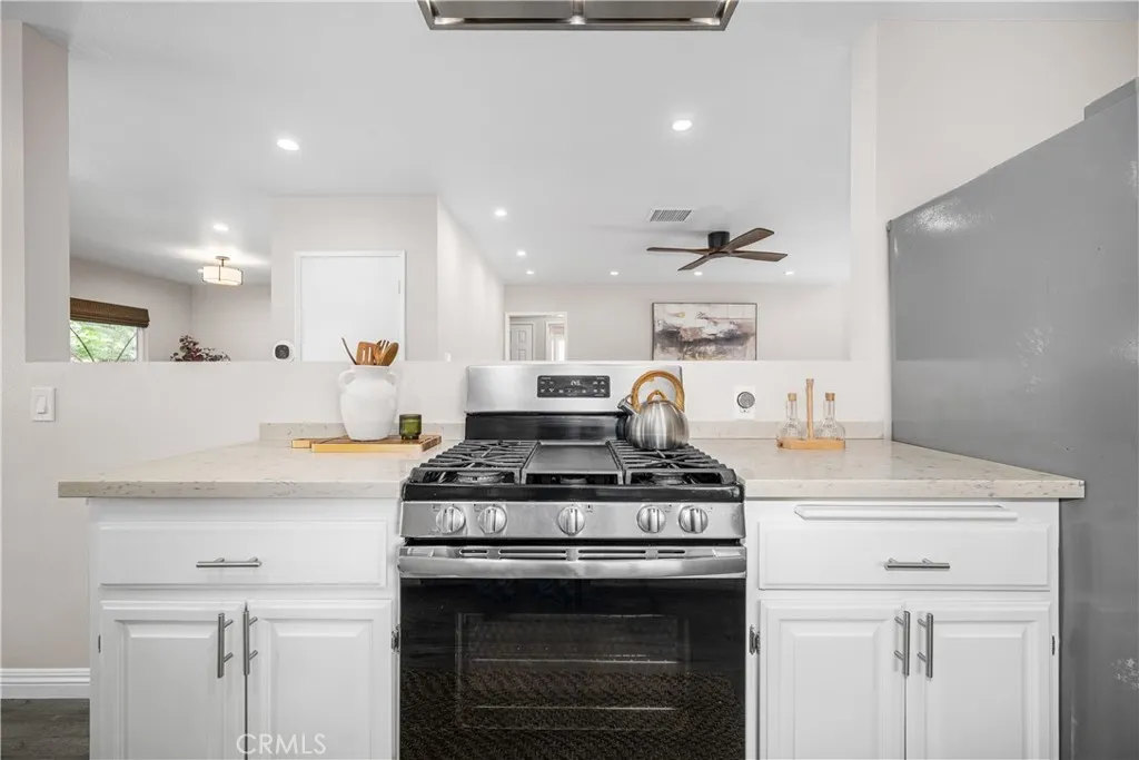 Lakewood, California 90713, United States, 4 Bedrooms Bedrooms, ,3 BathroomsBathrooms,Residential,Active,244620