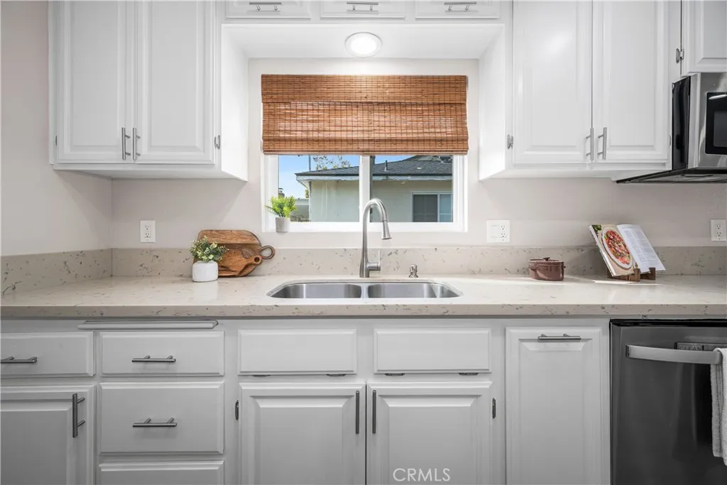 Lakewood, California 90713, United States, 4 Bedrooms Bedrooms, ,3 BathroomsBathrooms,Residential,Active,244620